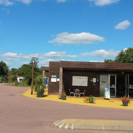 Onlycamp Le Pont Romain Yvré-lʼÉvêque Exteriör bild